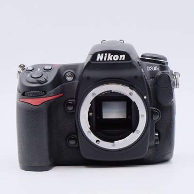 #3931 USED NIKON D300S 18343 CLICKS Questions & Answers